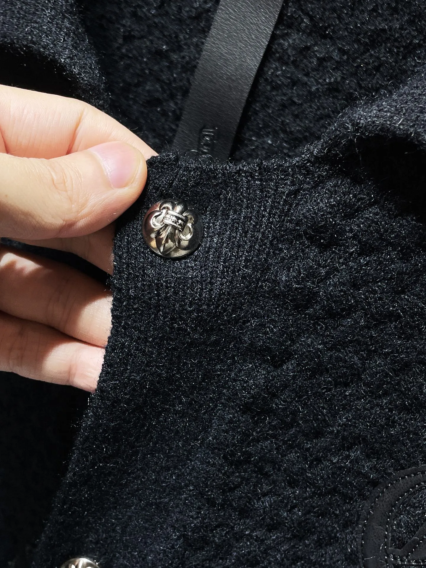 P296 Chrome Hearts sweater series Chrome waffle plaid leather cardigan sweater. Selected high-quality lamb wool high-weight fabric. Customized Chrome Hearts hardware buttons ➕ Leather label embroidery. Not the ordinary version on the market! ! Fashionable high-street must-have for men and women Recommended color: black Gray Size: S, M, L, XL
